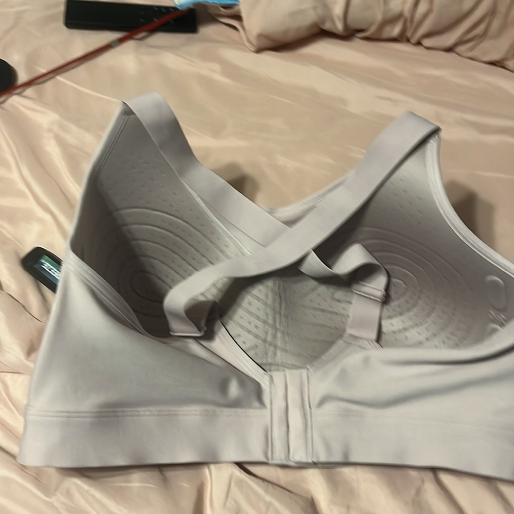 NWOT Under Armor Continuum High Sports Bra - Picture 3 of 7